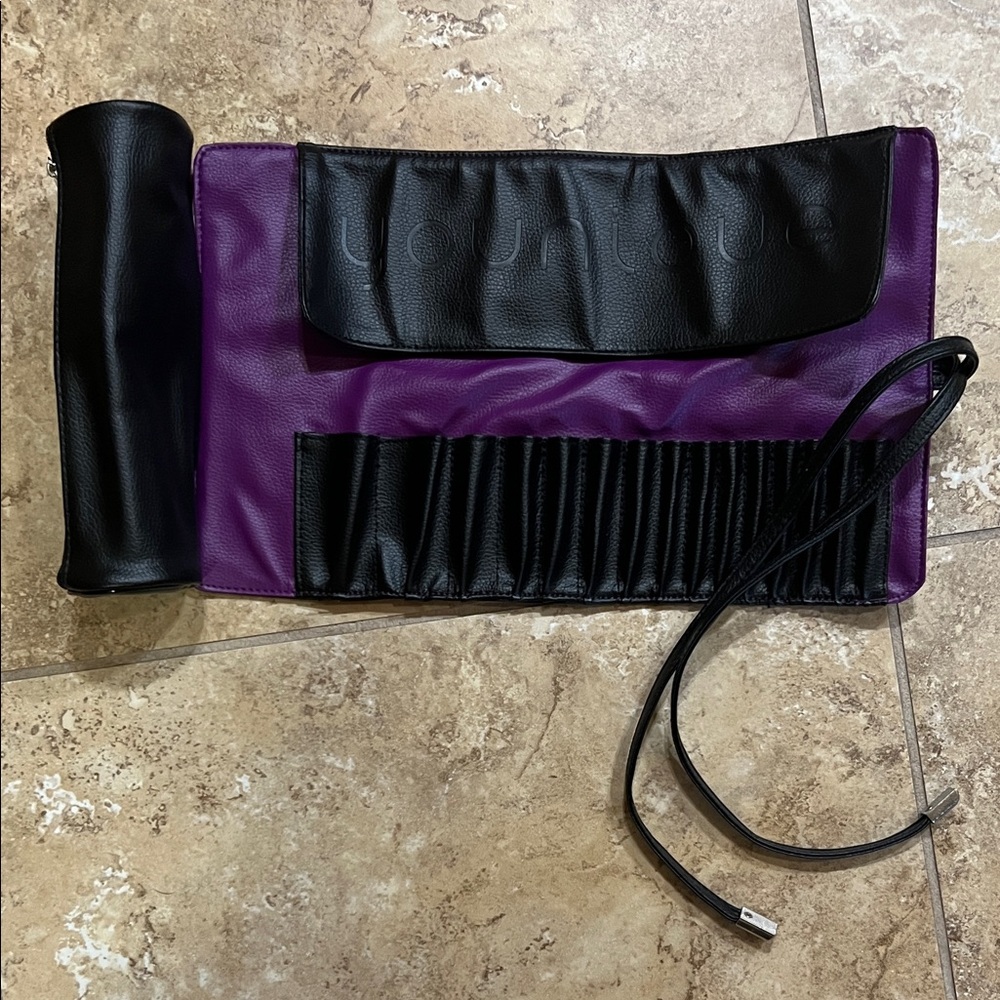 Younique Brush Roll never used